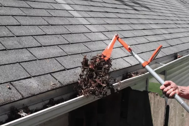 gutter-cleaning1-175531430